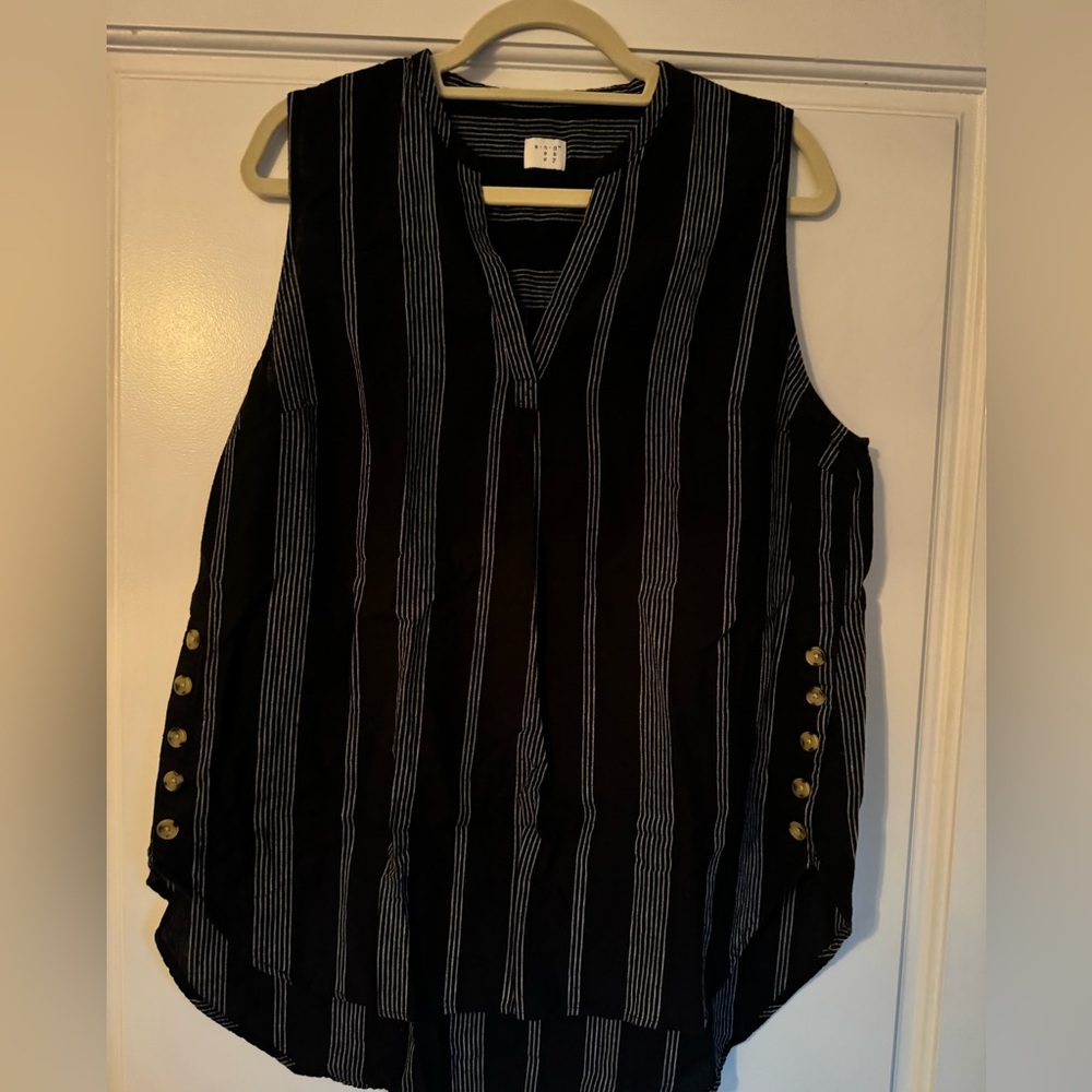 V-neck tunic sleeveless top